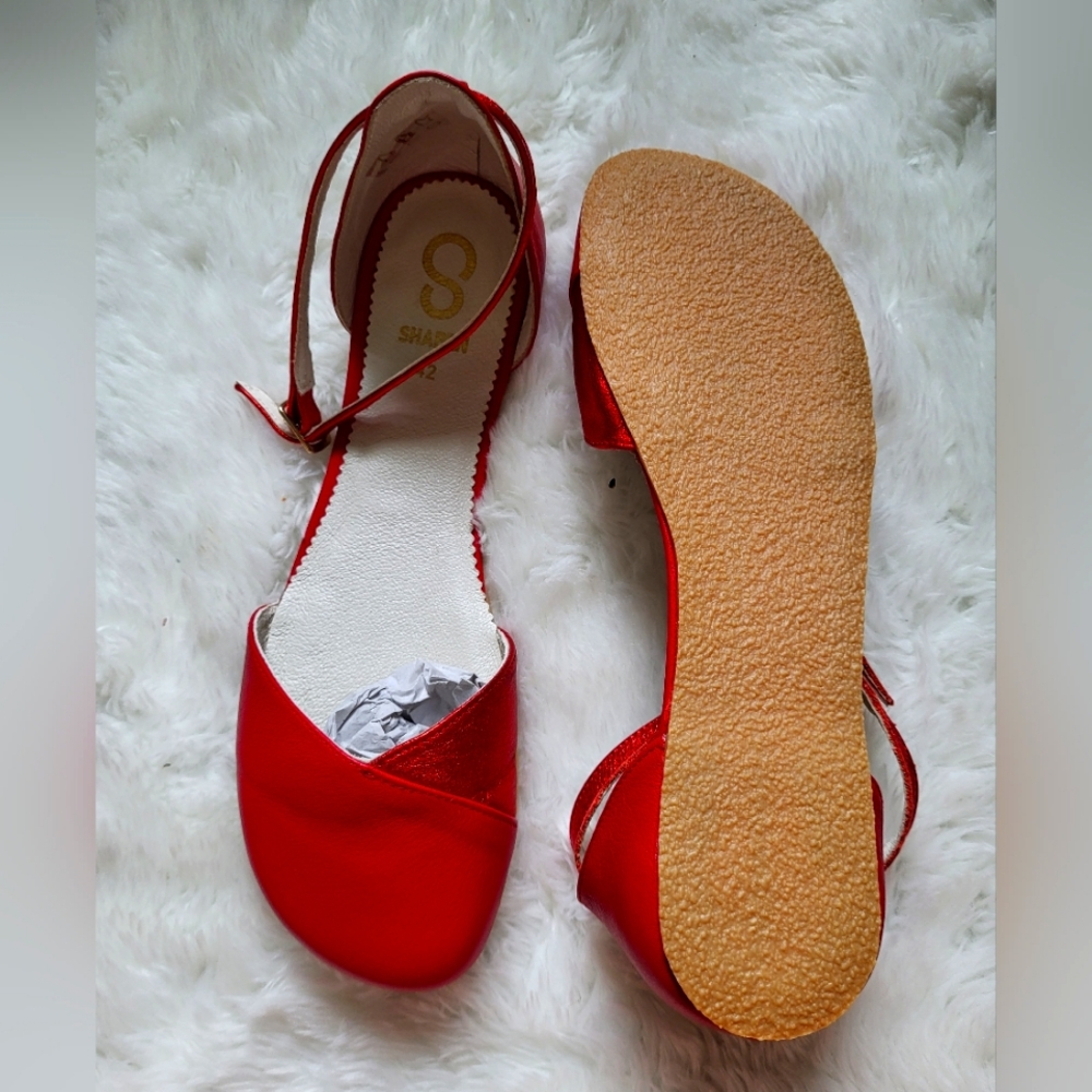 Shapen poppy barefoot size 42 size 11 red